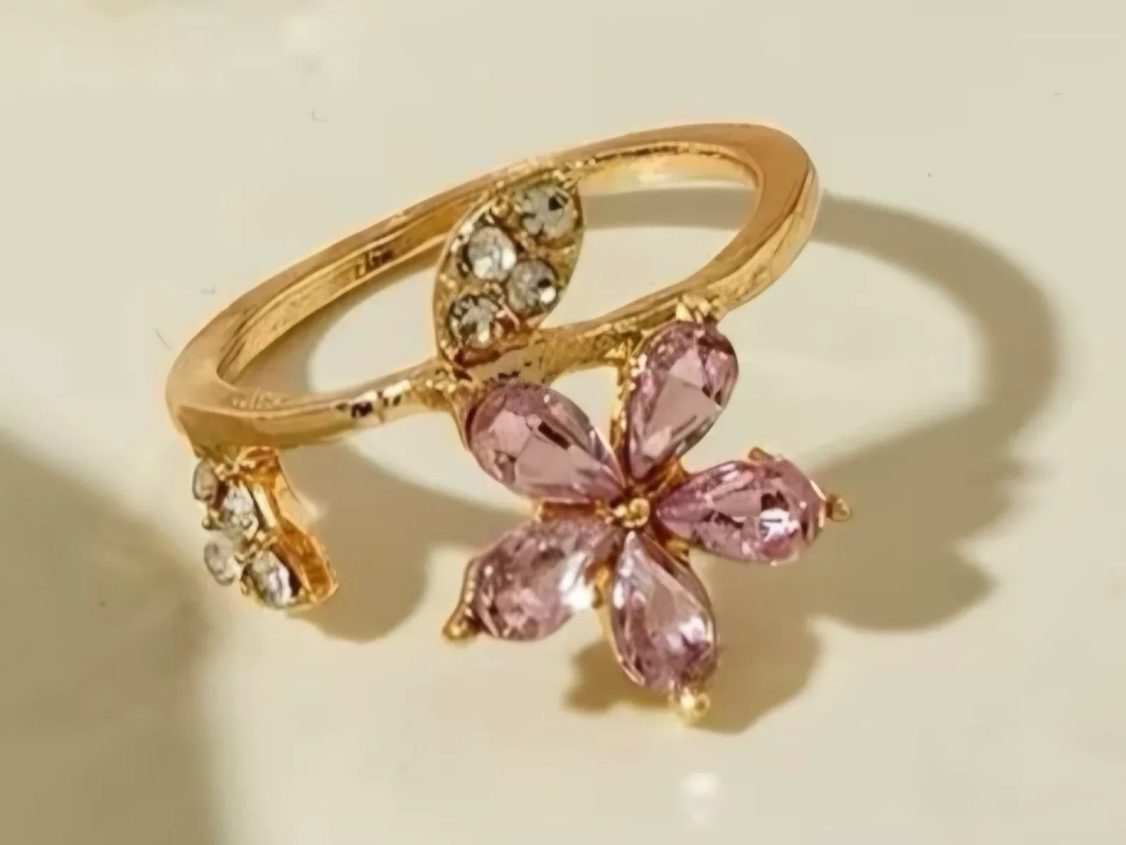 Anillo Ajustable "Flor de Cristal"
